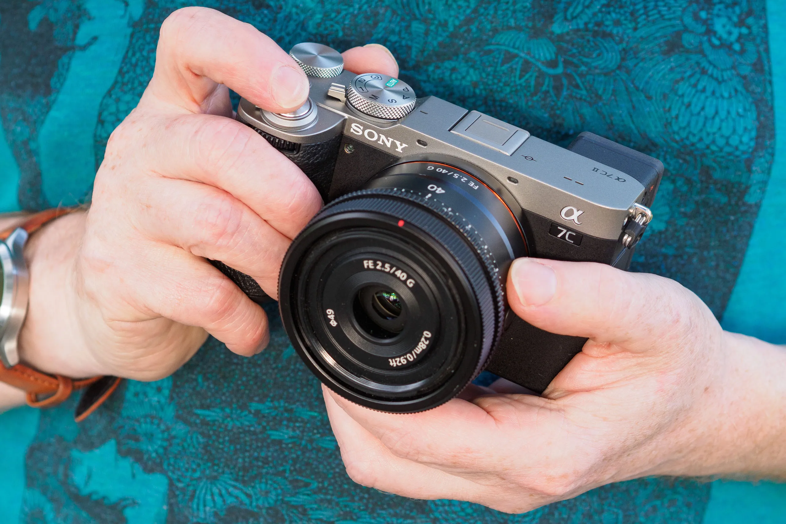 Dòng máy ảnh Sony Alpha A7C-II trên tay